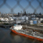 Los buques petroleros que transportan gasolina europea se desvían a Texas para aliviar la escasez de suministros