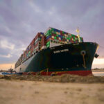 El sindicato de marinos está preocupado por el acoso a la tripulación de los buques encallados en el Canal de Suez