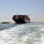 El Canal de Suez estudia ampliar el canal sur, según su presidente
