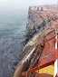 China limpia un derrame de 400 toneladas de petróleo con 21 barcos