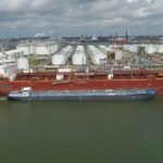 Primer abastecimiento de metanol de barcaza a buque en el puerto de Rotterdam