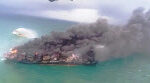Fotos: Riesgo de derrame de crudo de un carguero en llamas frente a Colombo
