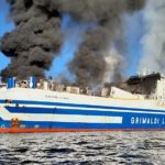 Las llamas envuelven el ferry Grimaldi que viaja de Grecia a Italia; se informa de que hay pasajeros atrapados y desaparecidos