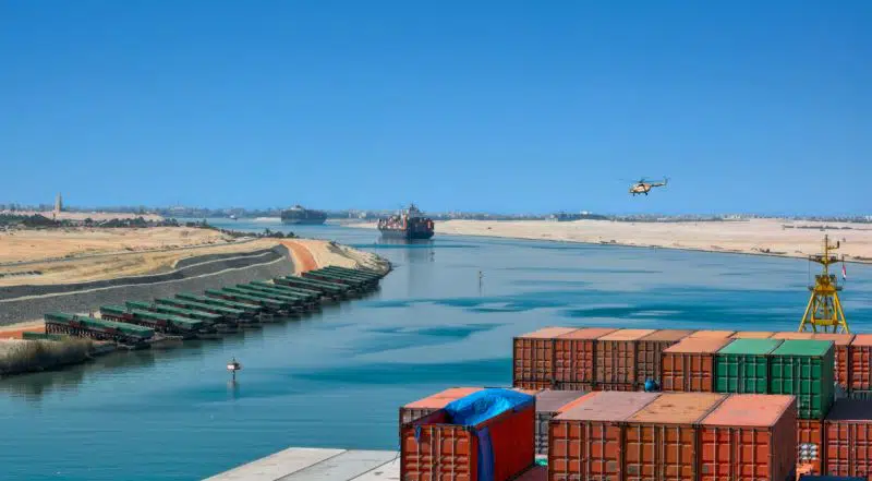 El Canal de Suez registra unos ingresos de 1.700 millones de dólares en el primer trimestre de 2022